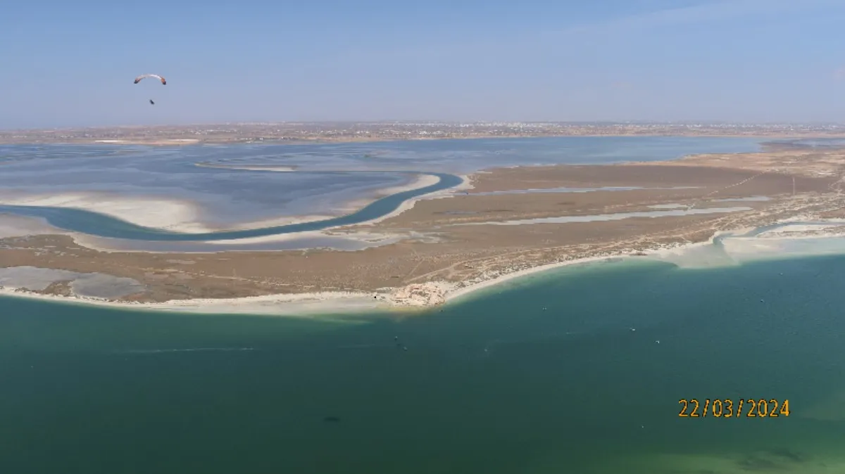 Paramotor über Bucht nahe Djerba